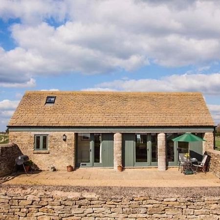 Secluded Romantic Cotswolds Barn - Sleeps 2 To 4 - Near Cirencester - Dog Friendly Villa Kemble Exteriör bild