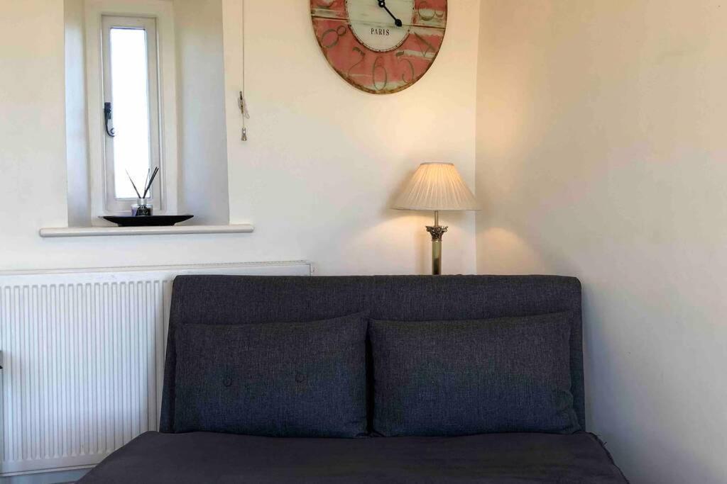Secluded Romantic Cotswolds Barn - Sleeps 2 To 4 - Near Cirencester - Dog Friendly Villa Kemble Exteriör bild