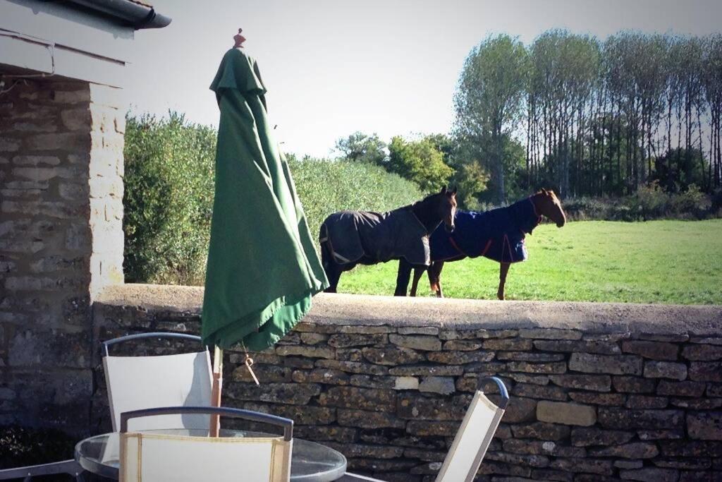 Secluded Romantic Cotswolds Barn - Sleeps 2 To 4 - Near Cirencester - Dog Friendly Villa Kemble Exteriör bild