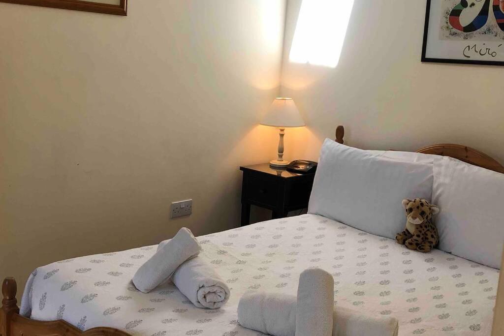 Secluded Romantic Cotswolds Barn - Sleeps 2 To 4 - Near Cirencester - Dog Friendly Villa Kemble Exteriör bild