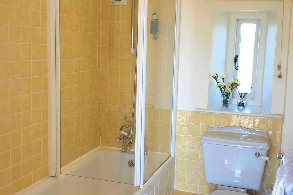 Secluded Romantic Cotswolds Barn - Sleeps 2 To 4 - Near Cirencester - Dog Friendly Villa Kemble Exteriör bild