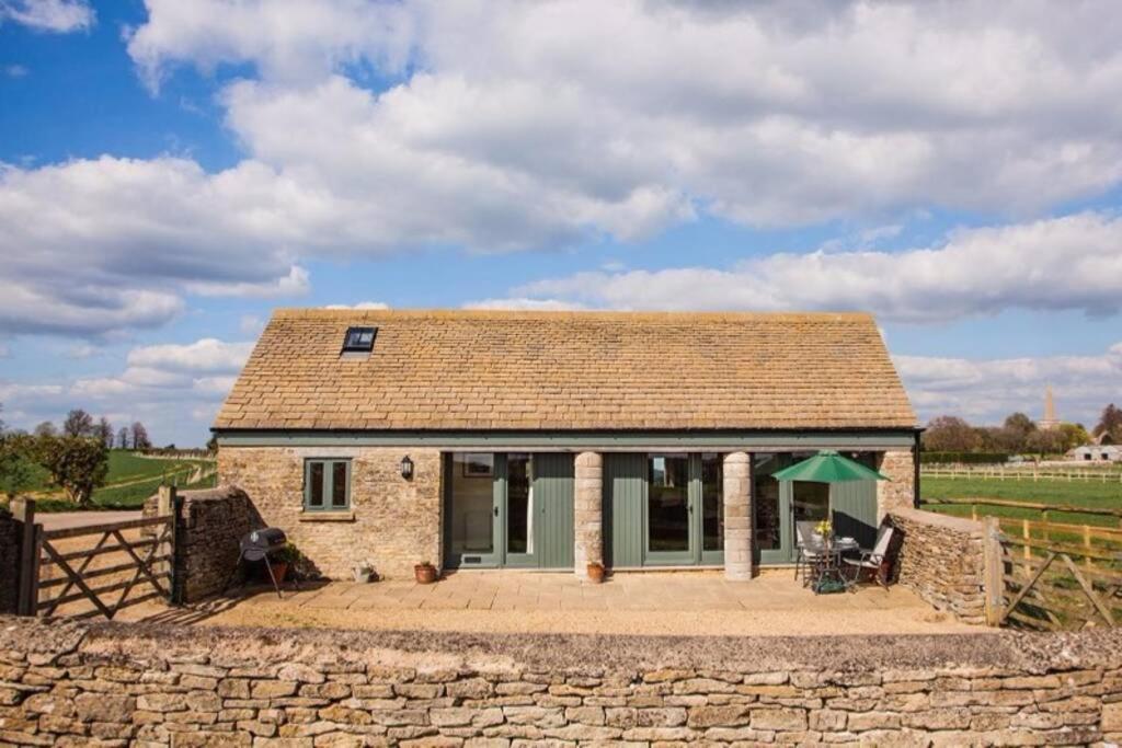 Secluded Romantic Cotswolds Barn - Sleeps 2 To 4 - Near Cirencester - Dog Friendly Villa Kemble Exteriör bild